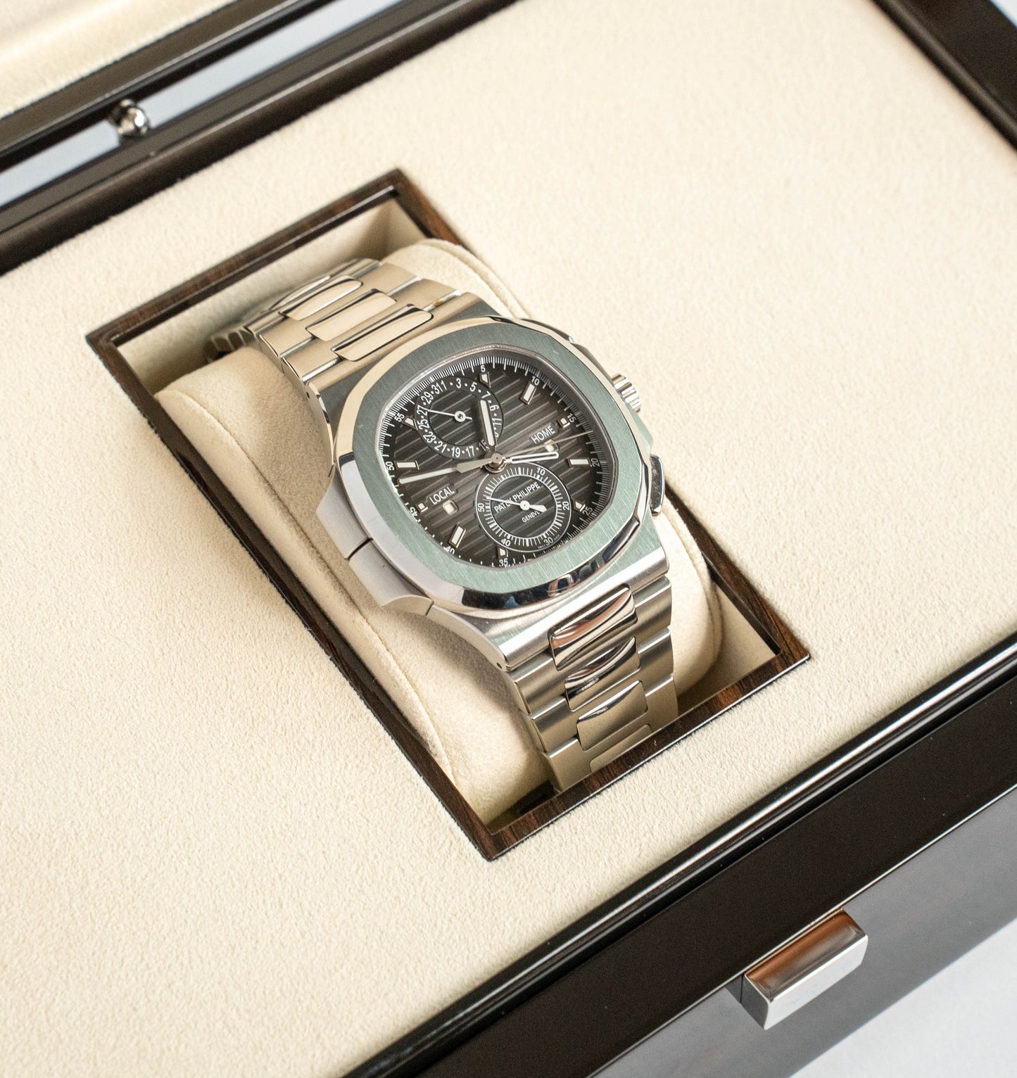 Patek Philippe Nautilus 5990/1A 2017