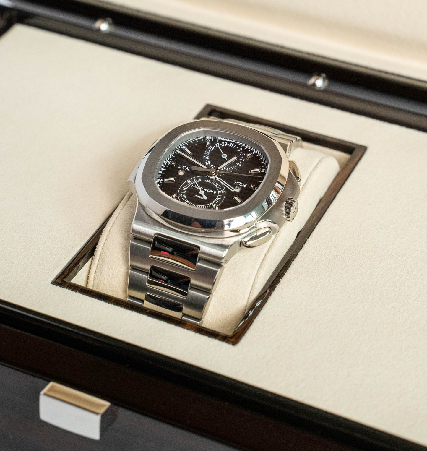 Patek Philippe Nautilus 5990/1A 2017