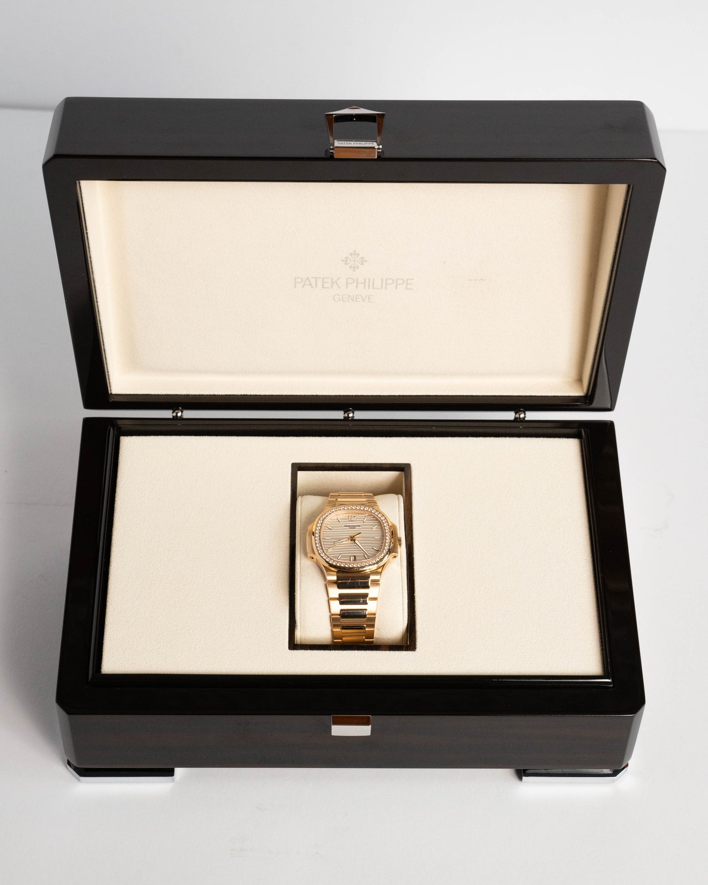 Patek Philippe Ladies Nautilus 7118/1200R 2024 Silver Opaline