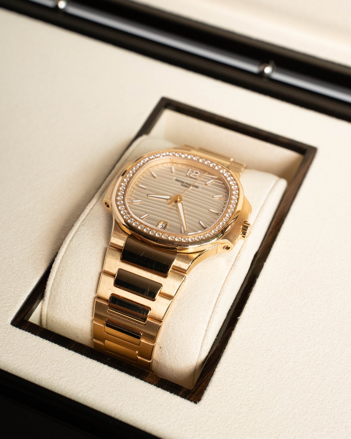 Patek Philippe Ladies Nautilus 7118/1200R 2024 Silver Opaline