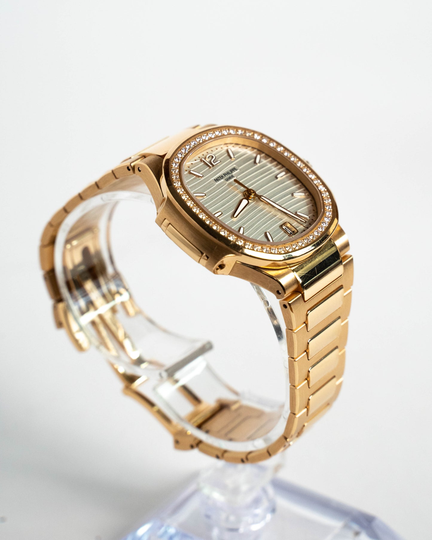 Patek Philippe Ladies Nautilus 7118/1200R 2024 Silver Opaline